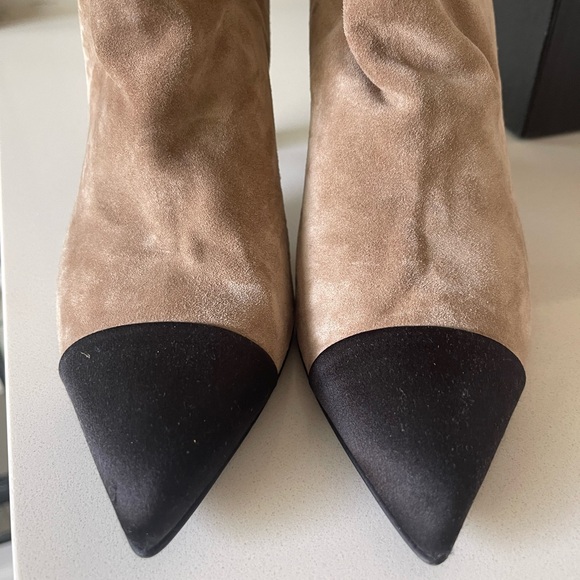 Coco Chanel Gabrielle Beige Suede CC Cap Booties Booties 38.5 - Picture 7 of 8